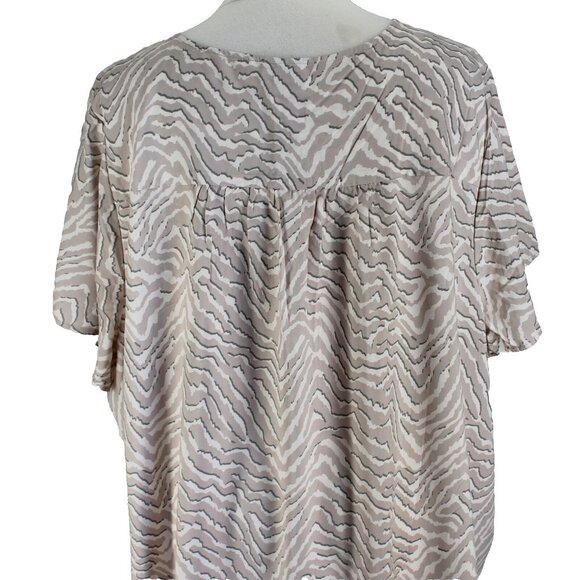 Torrid Animal Print Top Womens Size 6 6X Tan White V Neck Short Sleeve Blouse - Picture 6 of 7